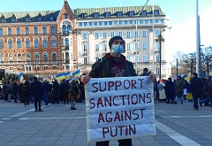 Demonstration mot Putinkriget - Norrmalmstorg 26 februari 2022
