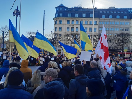 Demonstration mot Putinkriget - Norrmalmstorg 26 februari 2022